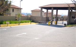 2 Bedroom House in Kyalami Hills