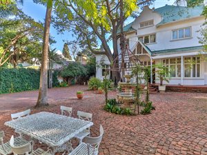 1872 m² Commercial space in Arcadia