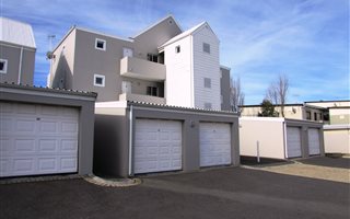 3 Bedroom Apartment in Burgundy Estate
