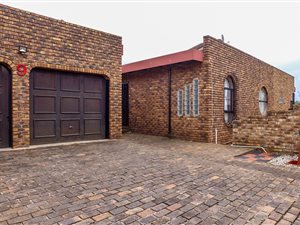 4 Bedroom House in Dalpark