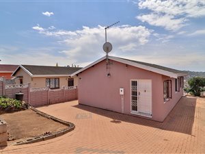 3 Bed House in Newlands West