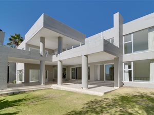 5 Bed House in Dainfern Golf Estate