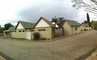 3 Bedroom Cluster in Weltevreden Park