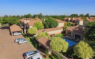 2 Bedroom Townhouse in Ravenswood