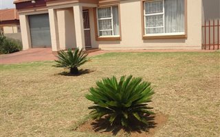 2 Bedroom House in Vanderbijlpark CE2