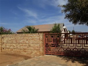 6 Bed House in Rustenburg Central