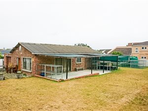 3 Bed House in Beachview