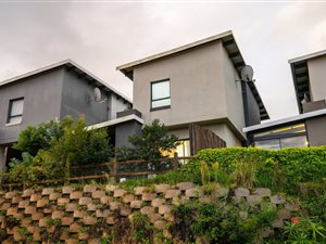 2 Bed Apartment in Palm Lakes Estate