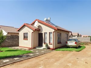 2 Bed House in Lakeside