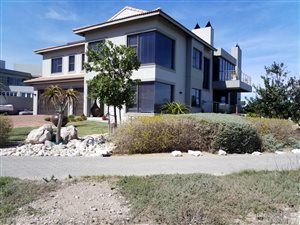 5 Bed House in Langebaan Country Estate