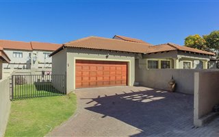 3 Bedroom House in Noordwyk