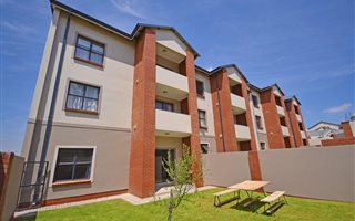 2 Bedroom Apartment in Carlswald Estate