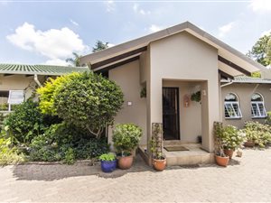 4 Bed House in Hurlingham Manor