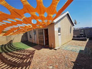 2 Bed House in Cosmo City