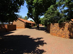 2 Bedroom Townhouse in Magalieskruin