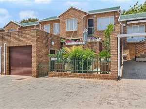 3 Bed Townhouse in Helderkruin