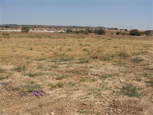 865 m² Land available in Shere