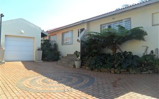 4 Bedroom House in Oakdene