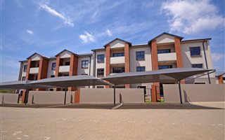 2 Bedroom Apartment in Carlswald Estate