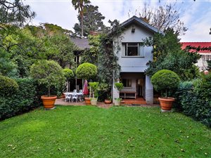 1276 m² Commercial space in Arcadia