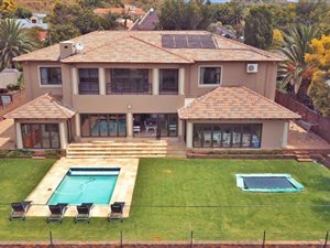4 Bedroom House in Overkruin