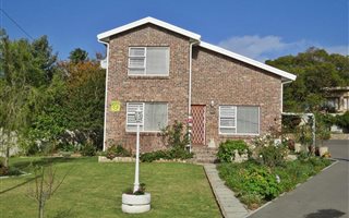 2 Bedroom House in Bredasdorp