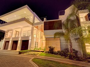 4 Bed House in La Concorde
