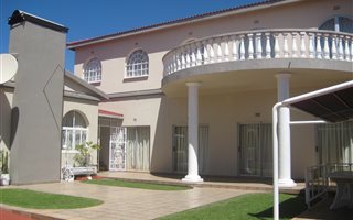 5 Bedroom House in Meredale
