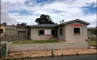 150 m² Commercial space in Vredenburg