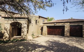 4 Bedroom House in Silver Lakes Golf Estate