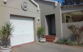 3 Bedroom Simplex in Moreleta Park