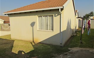 3 Bedroom House in Olievenhoutbosch