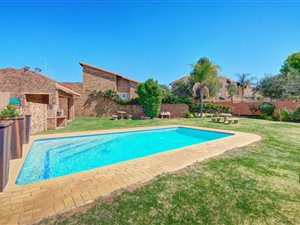 3 Bed Townhouse in Kloofendal