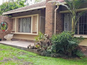 5 Bed House in Cowies Hill Park
