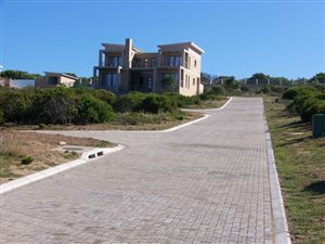 432 m² Land available in Moquini Coastal Estate