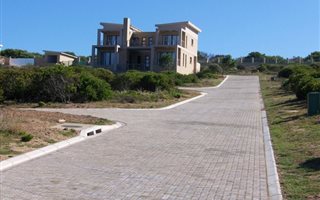432 m² Land available in Moquini Coastal Estate