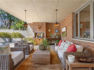 3 Bed House in Bryanston West