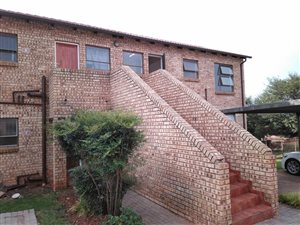 2 Bed Apartment in Ruimsig