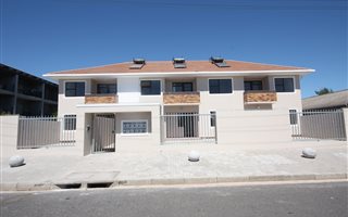 2 Bedroom Apartment in Milnerton Central