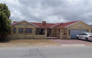 5 Bedroom House in Malabar