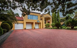 5 Bedroom House in Dainfern Golf Estate