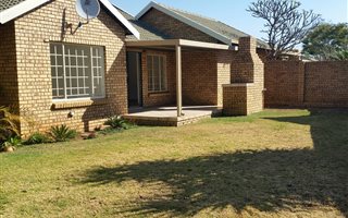 3 Bedroom Townhouse in Die Wilgers