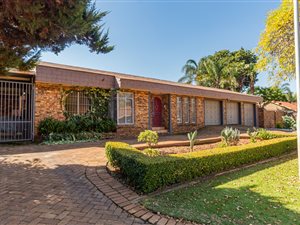 4 Bed House in Moreleta Park