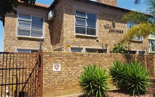 2 Bedroom Townhouse in Nimrod Park