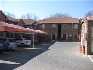 2 Bed Flat in Rewlatch