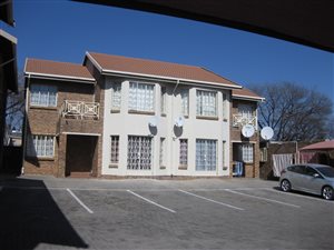 2 Bed Flat in Rewlatch