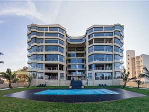 3 Bed Apartment in Amanzimtoti