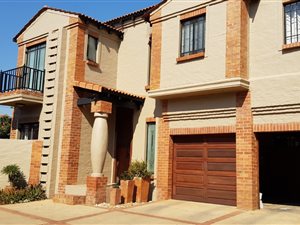 4 Bed House in Highveld