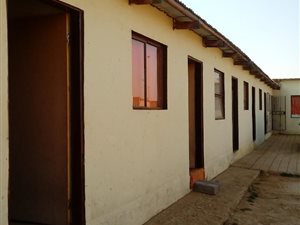 7 Bed House in Langaville
