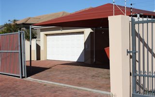 3 Bedroom House in Sunningdale